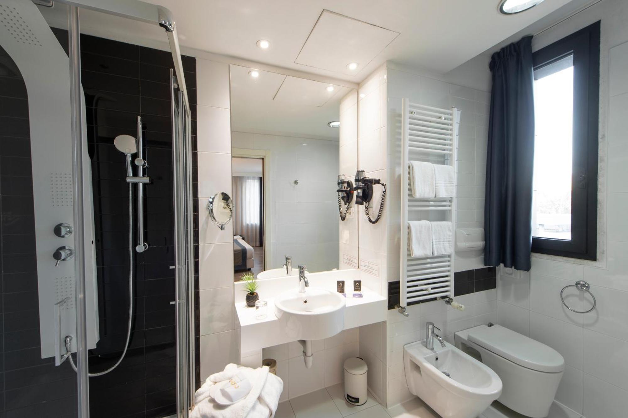 Hotel Neo